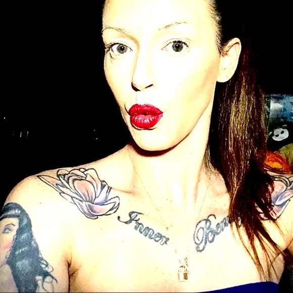 Meet your Posher, Dani - Picture 2 of 3